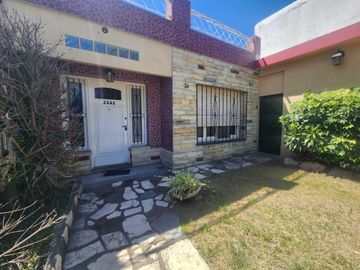 VENTA CASA VILLA LUZURIAGA JARDIN PILETA COCHERA