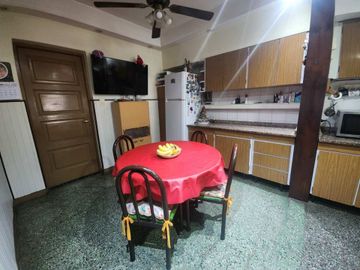 VENTA CASA VILLA LUZURIAGA JARDIN PILETA COCHERA