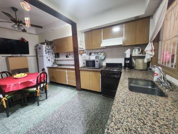 VENTA CASA VILLA LUZURIAGA JARDIN PILETA COCHERA