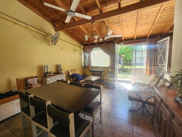 VENTA CASA VILLA LUZURIAGA JARDIN PILETA COCHERA