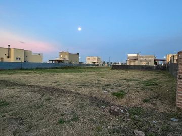 LOTE EN VENTA ETAPA TRES EN BARRIO LAGUNA AZUL
