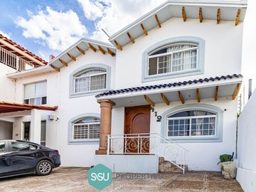 CASA EN VENTA EN CUMBRES DEL LAGO