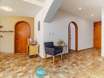 CASA EN VENTA EN CUMBRES DEL LAGO