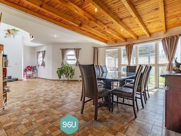 CASA EN VENTA EN CUMBRES DEL LAGO