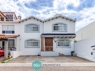 CASA EN VENTA EN CUMBRES DEL LAGO