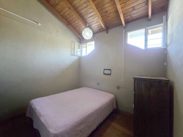 CASA 5 AMB F. ALVAREZ MORENO CON JARDIN Y PARRILLA