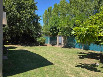 CASA 5 AMB F. ALVAREZ MORENO CON JARDIN Y PARRILLA