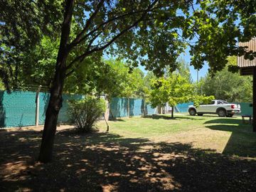 CASA 5 AMB F. ALVAREZ MORENO CON JARDIN Y PARRILLA