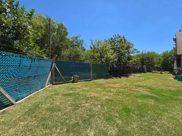 CASA 5 AMB F. ALVAREZ MORENO CON JARDIN Y PARRILLA
