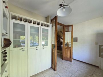 CASA 5 AMB F. ALVAREZ MORENO CON JARDIN Y PARRILLA