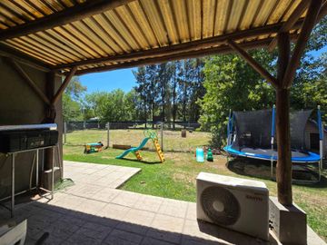 CASA 5 AMB F. ALVAREZ MORENO CON JARDIN Y PARRILLA