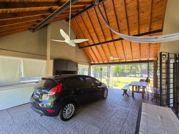 CASA 5 AMB F. ALVAREZ MORENO CON JARDIN Y PARRILLA