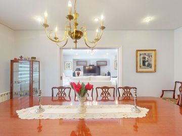 CASA EN VENTA 4 DORMITORIOS ABRIL CLUB DE CAMPO