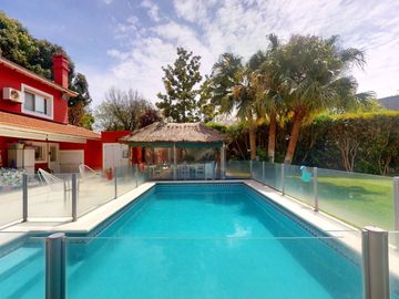 CASA EN VENTA 4 DORMITORIOS ABRIL CLUB DE CAMPO