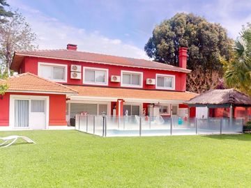 CASA EN VENTA 4 DORMITORIOS ABRIL CLUB DE CAMPO
