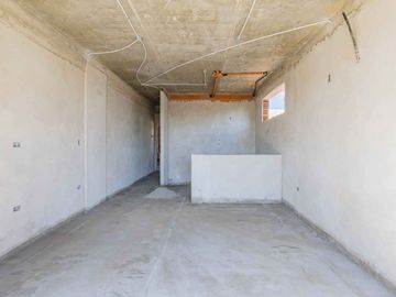 Monoambiente de pozo en venta en La Plata