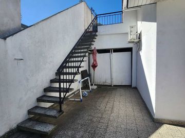 VENTA Casa 5 AMBIENTES PATIO COCHERA BERNAL