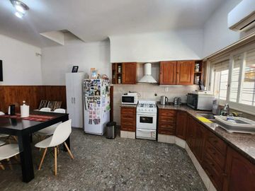 VENTA Casa 5 AMBIENTES PATIO COCHERA BERNAL