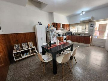 VENTA Casa 5 AMBIENTES PATIO COCHERA BERNAL