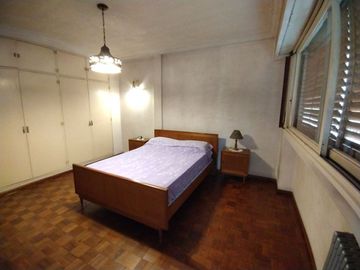 Casa 5  ambientes en venta con cochera en Bernal