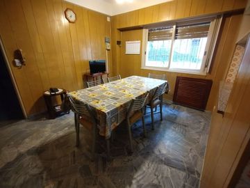 Casa 5  ambientes en venta con cochera en Bernal