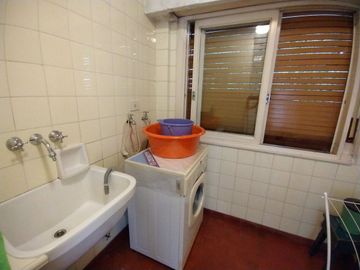 Casa 5  ambientes en venta con cochera en Bernal