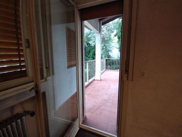 Casa 5  ambientes en venta con cochera en Bernal