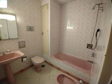 Casa 5  ambientes en venta con cochera en Bernal