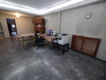 Casa 5  ambientes en venta con cochera en Bernal