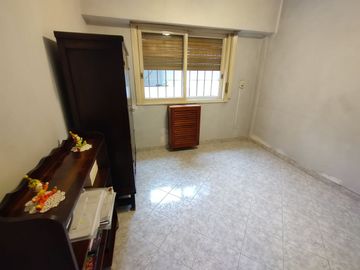 Casa 5  ambientes en venta con cochera en Bernal