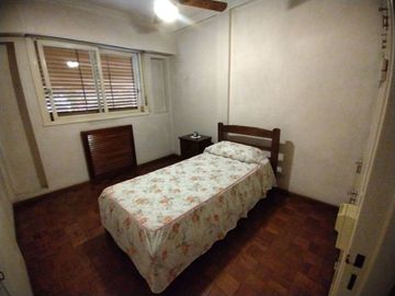 Casa 5  ambientes en venta con cochera en Bernal