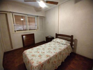 Casa 5  ambientes en venta con cochera en Bernal
