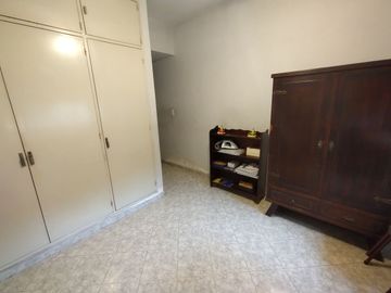 Casa 5  ambientes en venta con cochera en Bernal
