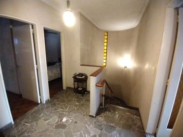 Casa 5  ambientes en venta con cochera en Bernal
