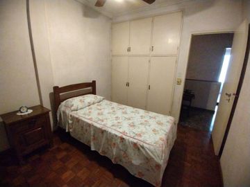 Casa 5  ambientes en venta con cochera en Bernal