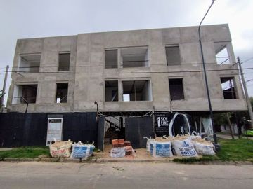 AMPLIO DPTO EN VENTA - 1 DORM / BARRIO MA. SELVA