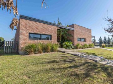 Casa en Venta en El Cantón - Barrio Islas