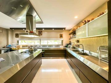 VENTA CASA 6 AMB CON PILETA EN BARRIO ALAMO ALTO!