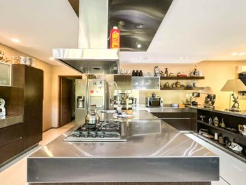VENTA CASA 6 AMB CON PILETA EN BARRIO ALAMO ALTO!