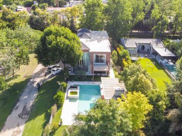VENTA CASA 6 AMB CON PILETA EN BARRIO ALAMO ALTO!