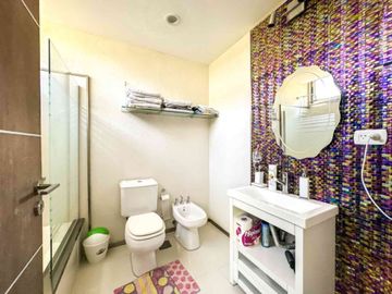 VENTA CASA 6 AMB CON PILETA EN BARRIO ALAMO ALTO!