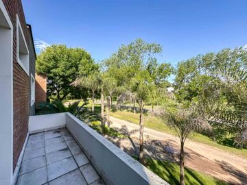 VENTA CASA 6 AMB CON PILETA EN BARRIO ALAMO ALTO!
