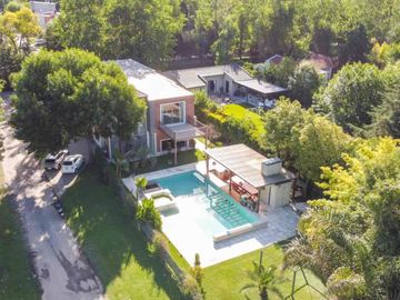 VENTA CASA 6 AMB CON PILETA EN BARRIO ALAMO ALTO!