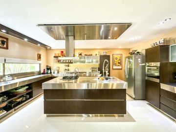 VENTA CASA 6 AMB CON PILETA EN BARRIO ALAMO ALTO!