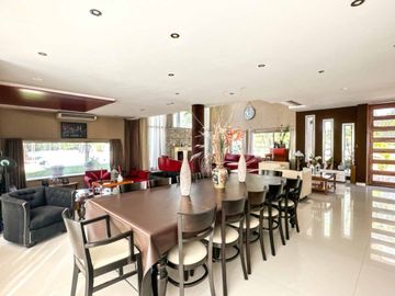 VENTA CASA 6 AMB CON PILETA EN BARRIO ALAMO ALTO!
