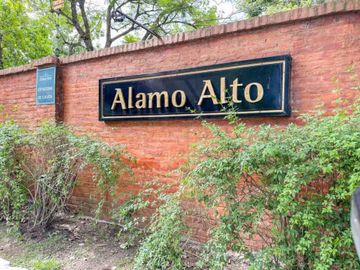 VENTA CASA 6 AMB CON PILETA EN BARRIO ALAMO ALTO!