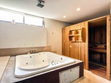 VENTA CASA 6 AMB CON PILETA EN BARRIO ALAMO ALTO!