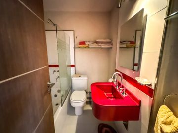 VENTA CASA 6 AMB CON PILETA EN BARRIO ALAMO ALTO!