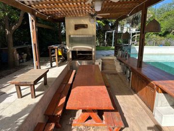 VENTA CASA 6 AMB CON PILETA EN BARRIO ALAMO ALTO!