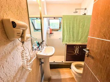 VENTA CASA 6 AMB CON PILETA EN BARRIO ALAMO ALTO!